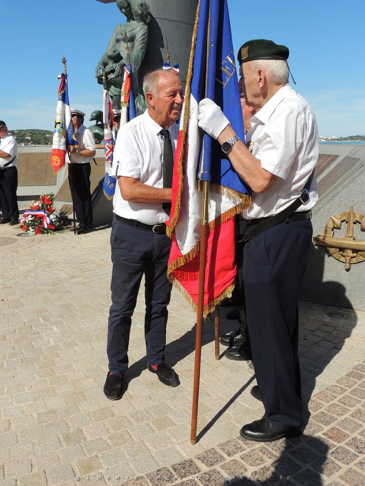 2022 08 21 TOULON HOMMAGE AUX MARINS DU SOUS MARIN LA GALATEE (23).JPG -           